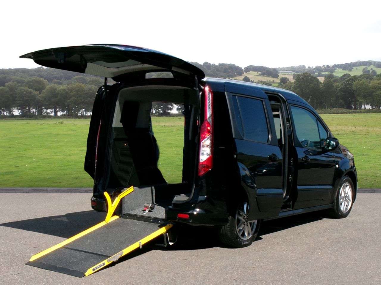 A 2021 FORD TOURNEO CONNECT 1.5 EcoBlue Titanium MPV 5dr Diesel Auto Euro 6 (s/s) (120 ps) Automatic, L A 2021 FORD TOURNEO CONNECT 1.5 EcoBlue Titanium MPV 5dr Diesel Auto Euro 6 (s/s) (120 ps) Automatic, L