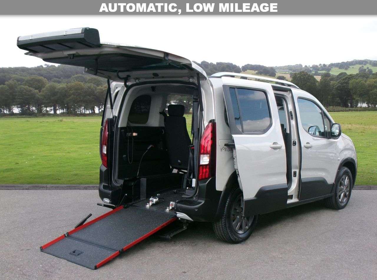 A 2022 PEUGEOT RIFTER 1.5 BlueHDi Allure Premium Standard MPV 5dr Diese wheelchair Automatic A 2022 PEUGEOT RIFTER 1.5 BlueHDi Allure Premium Standard MPV 5dr Diese wheelchair Automatic