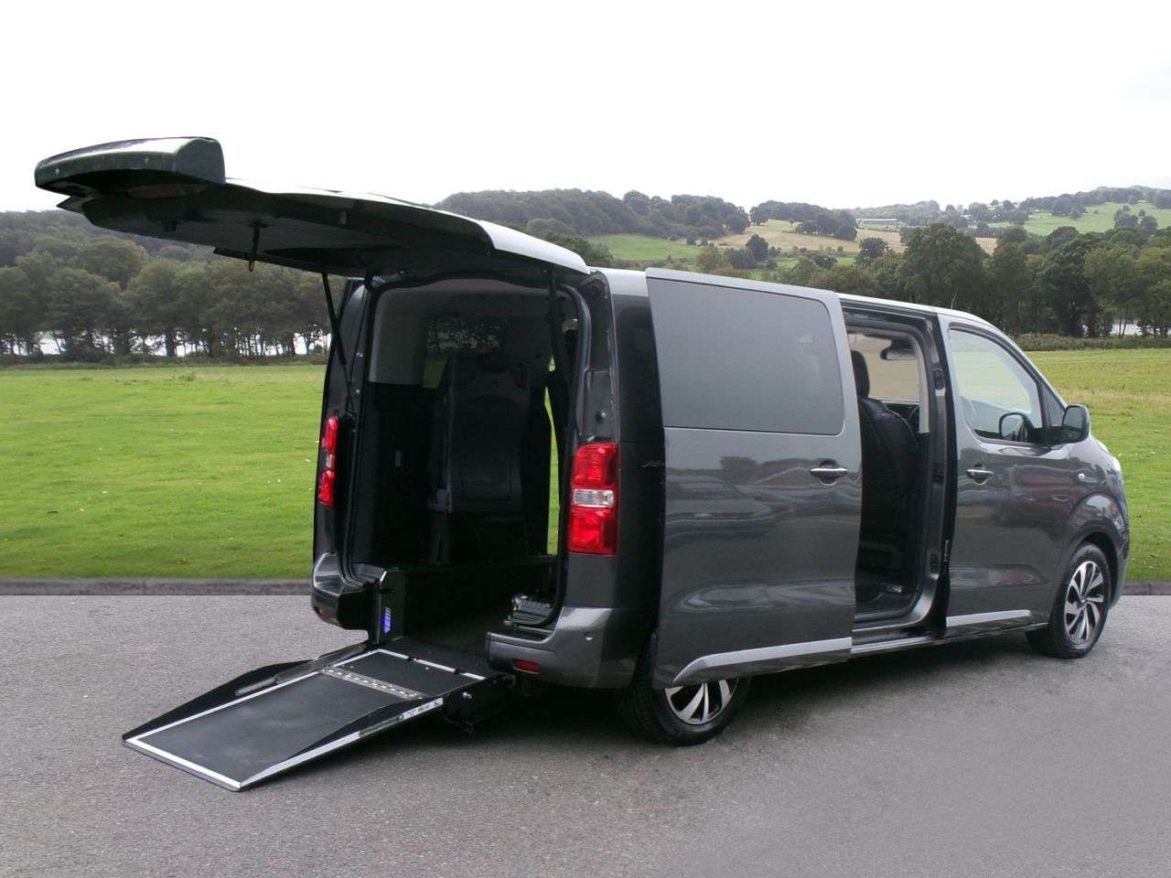 A 2019 CITROEN SPACETOURER 2.0 BlueHDi Flair M MPV 5dr Diesel EAT8 MWB Euro 6 (s/s) (180 ps) Sat Nav, A 2019 CITROEN SPACETOURER 2.0 BlueHDi Flair M MPV 5dr Diesel EAT8 MWB Euro 6 (s/s) (180 ps) Sat Nav,