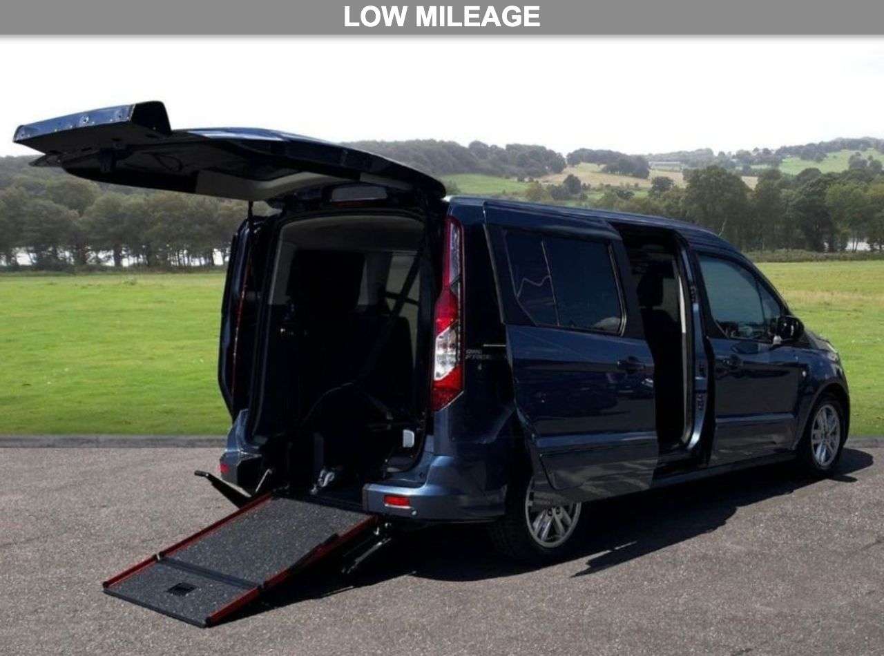 A 2020 FORD GRAND TOURNEO CONNECT 1.5 EcoBlue Titanium MPV 5dr Diesel Auto Euro 6 (s/s) (120 ps) A 2020 FORD GRAND TOURNEO CONNECT 1.5 EcoBlue Titanium MPV 5dr Diesel Auto Euro 6 (s/s) (120 ps)