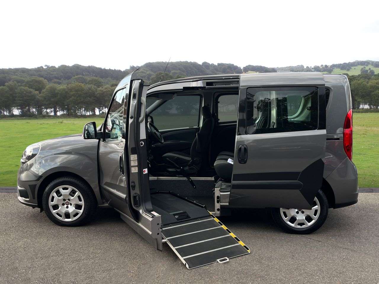 A 2021 FIAT DOBLO 1.3 MultiJetII Tecnico Combi Van Double Cab 4dr Diesel Manual L1 H1 Euro 6 A 2021 FIAT DOBLO 1.3 MultiJetII Tecnico Combi Van Double Cab 4dr Diesel Manual L1 H1 Euro 6