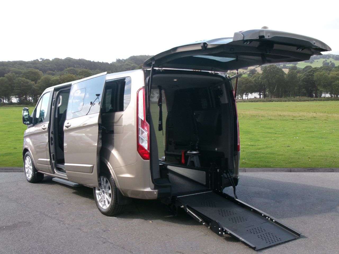 A 2023 FORD TOURNEO CUSTOM 2.0 320 EcoBlue Titanium Minibus Double Cab 5dr Diesel Auto L2 Euro 6 (s/s) A 2023 FORD TOURNEO CUSTOM 2.0 320 EcoBlue Titanium Minibus Double Cab 5dr Diesel Auto L2 Euro 6 (s/s)