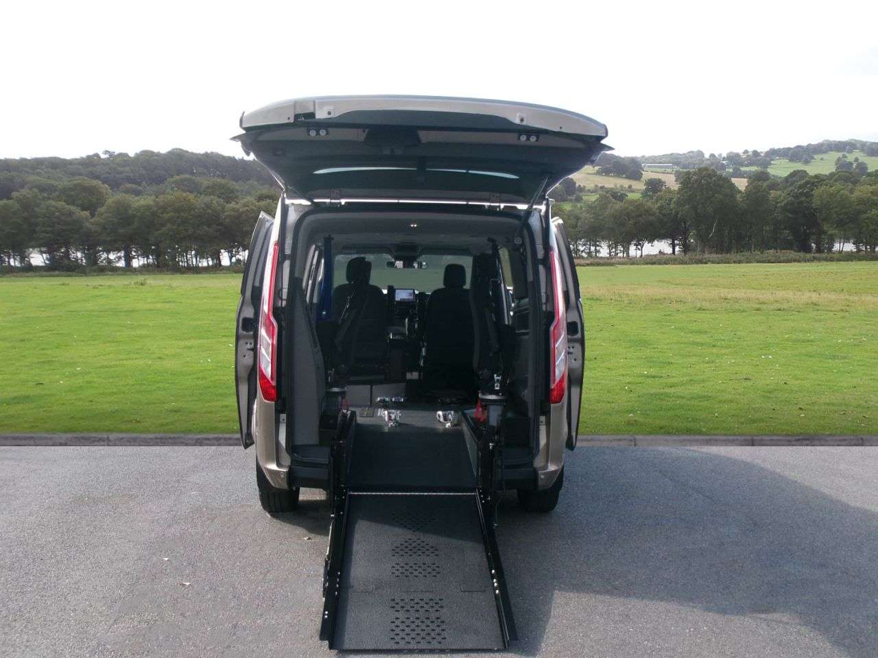 A 2023 FORD TOURNEO CUSTOM 2.0 320 EcoBlue Titanium Minibus Double Cab 5dr Diesel Auto L2 Euro 6 (s/s) A 2023 FORD TOURNEO CUSTOM 2.0 320 EcoBlue Titanium Minibus Double Cab 5dr Diesel Auto L2 Euro 6 (s/s)