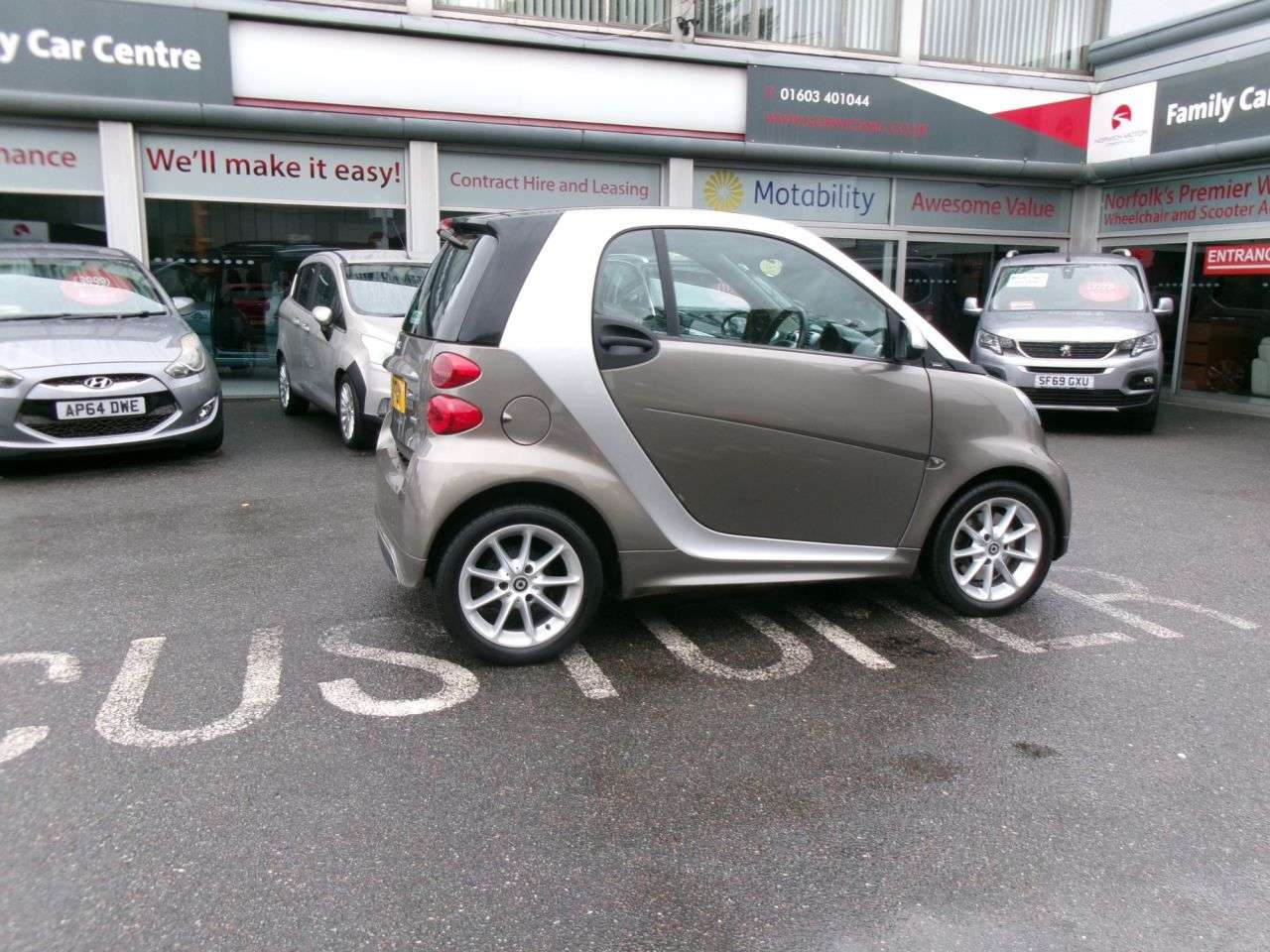 A 2013 SMART FORTWO 1.0 MHD Passion Coupe 2dr Petrol SoftTouch Euro 5 (s/s) (71 bhp) Automatic A 2013 SMART FORTWO 1.0 MHD Passion Coupe 2dr Petrol SoftTouch Euro 5 (s/s) (71 bhp) Automatic