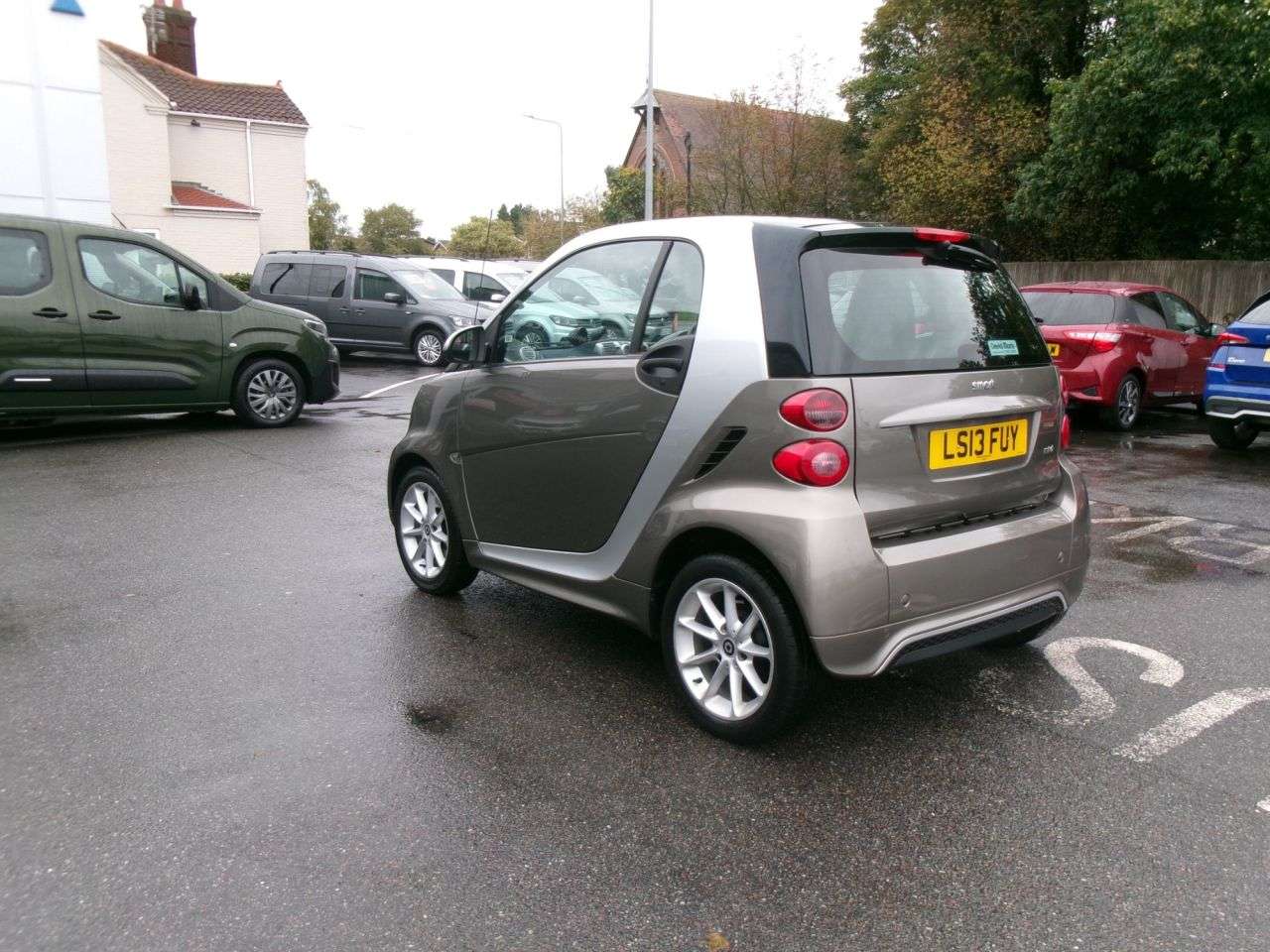 A 2013 SMART FORTWO 1.0 MHD Passion Coupe 2dr Petrol SoftTouch Euro 5 (s/s) (71 bhp) Automatic A 2013 SMART FORTWO 1.0 MHD Passion Coupe 2dr Petrol SoftTouch Euro 5 (s/s) (71 bhp) Automatic