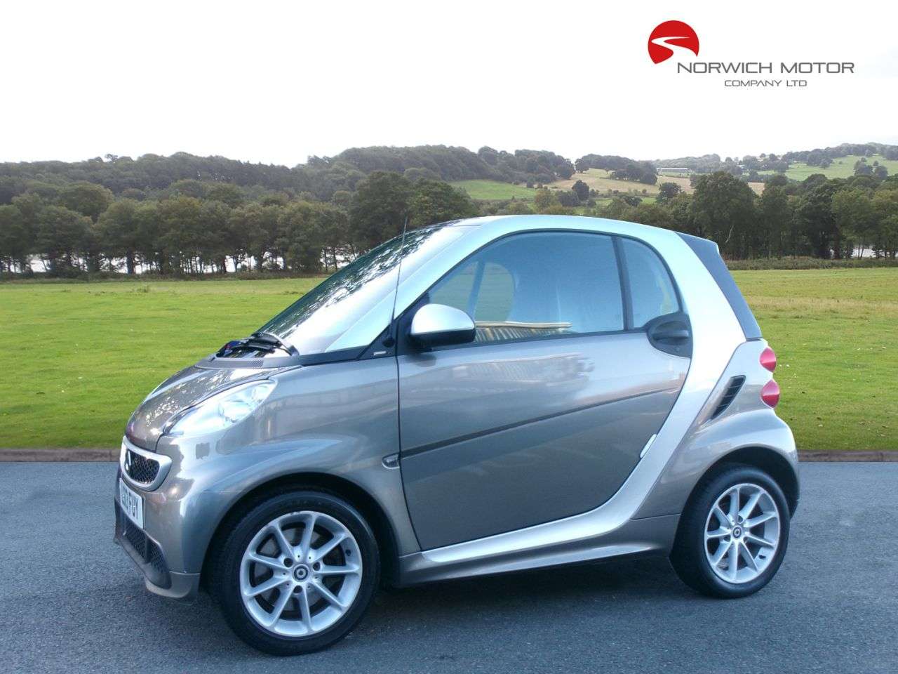 A 2013 SMART FORTWO 1.0 MHD Passion Coupe 2dr Petrol SoftTouch Euro 5 (s/s) (71 bhp) Automatic A 2013 SMART FORTWO 1.0 MHD Passion Coupe 2dr Petrol SoftTouch Euro 5 (s/s) (71 bhp) Automatic