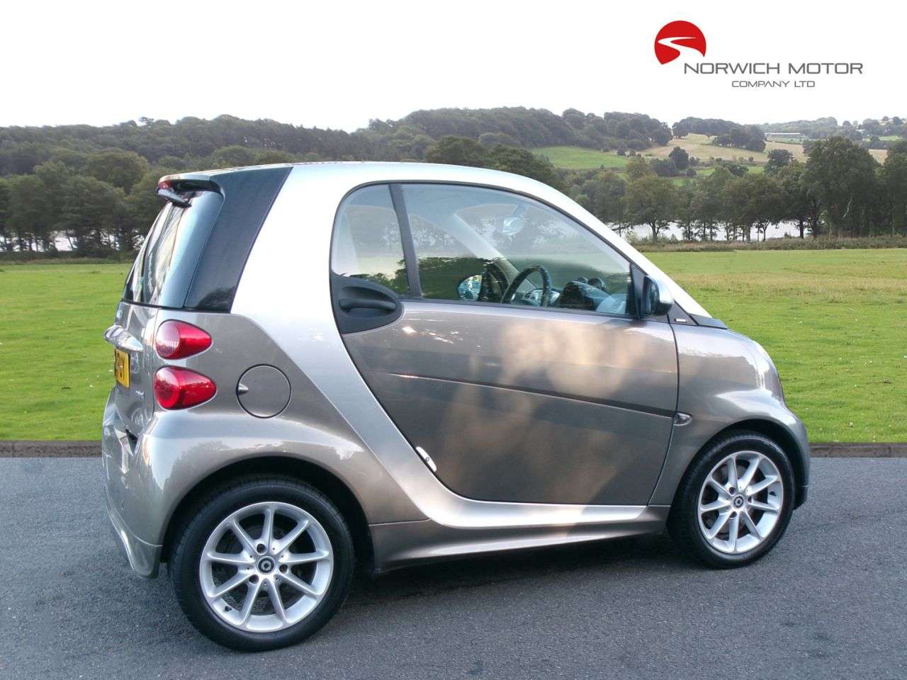 A 2013 SMART FORTWO 1.0 MHD Passion Coupe 2dr Petrol SoftTouch Euro 5 (s/s) (71 bhp) Automatic A 2013 SMART FORTWO 1.0 MHD Passion Coupe 2dr Petrol SoftTouch Euro 5 (s/s) (71 bhp) Automatic