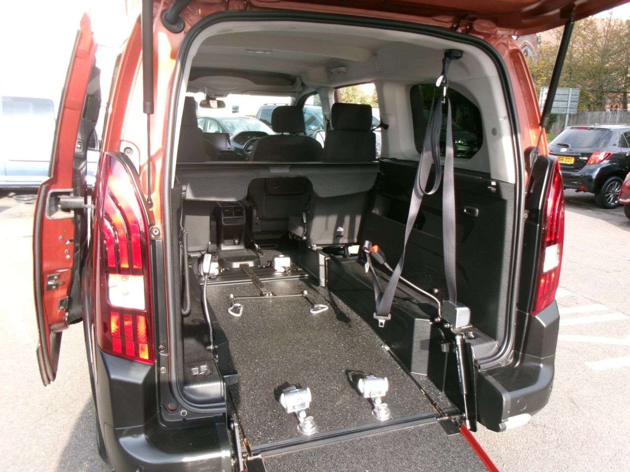 A 2021 PEUGEOT RIFTER 1.5 BlueHDi Allure Standard MPV 5dr Diesel Manual Euro 6 (100 ps) Low milea A 2021 PEUGEOT RIFTER 1.5 BlueHDi Allure Standard MPV 5dr Diesel Manual Euro 6 (100 ps) Low milea