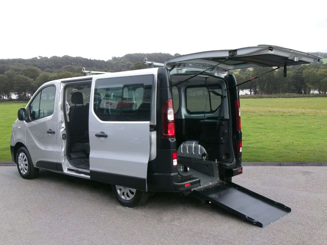 A 2018 RENAULT TRAFIC 1.6 dCi ENERGY 27 Business Minibus Double Cab 5dr Diesel Manual SWB Euro 6 A 2018 RENAULT TRAFIC 1.6 dCi ENERGY 27 Business Minibus Double Cab 5dr Diesel Manual SWB Euro 6