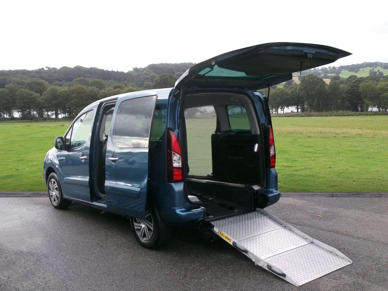 A 2016 CITROEN BERLINGO 1.6 BlueHDi Feel Edition Multispace MPV 5dr Diesel ETG6 Euro 6 (s/s) (100 p A 2016 CITROEN BERLINGO 1.6 BlueHDi Feel Edition Multispace MPV 5dr Diesel ETG6 Euro 6 (s/s) (100 p