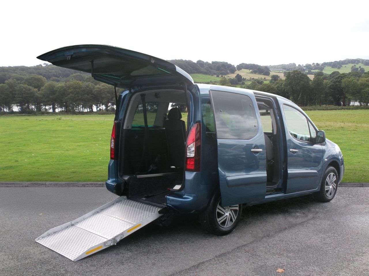A 2016 CITROEN BERLINGO 1.6 BlueHDi Feel Edition Multispace MPV 5dr Diesel ETG6 Euro 6 (s/s) (100 p A 2016 CITROEN BERLINGO 1.6 BlueHDi Feel Edition Multispace MPV 5dr Diesel ETG6 Euro 6 (s/s) (100 p