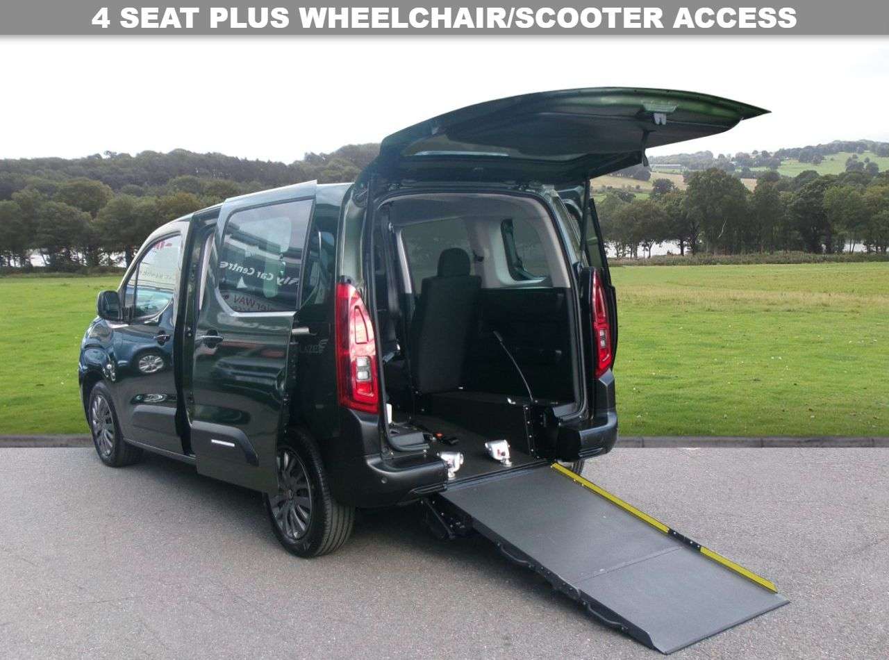 A 2025 CITROEN BERLINGO 1.5 BlueHDi PLUS M Combi Van Double Cab 5dr Diesel EAT8 Euro 6 (s/s) (130 p A 2025 CITROEN BERLINGO 1.5 BlueHDi PLUS M Combi Van Double Cab 5dr Diesel EAT8 Euro 6 (s/s) (130 p