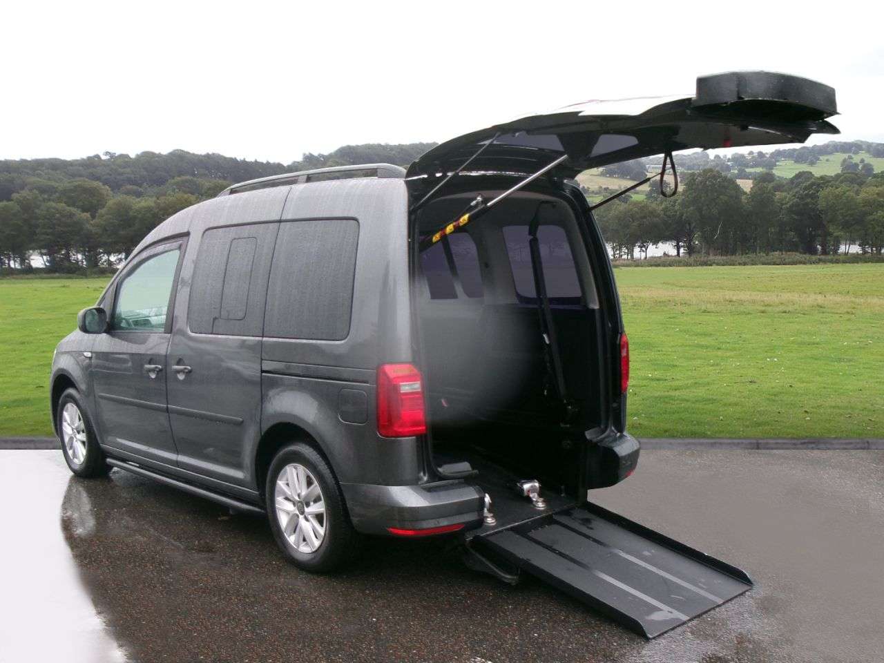 A 2016 VOLKSWAGEN CADDY LIFE 2.0 TDI BlueMotion Tech MPV 5dr Diesel DSG Euro 6 (s/s) (102 ps) Low Mileag A 2016 VOLKSWAGEN CADDY LIFE 2.0 TDI BlueMotion Tech MPV 5dr Diesel DSG Euro 6 (s/s) (102 ps) Low Mileag