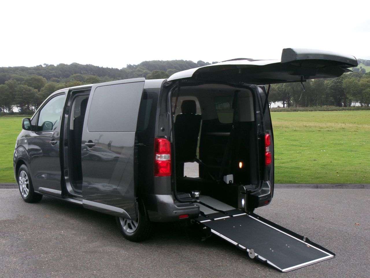 A 2019 CITROEN SPACETOURER 1.6 BlueHDi Business 5 seat McElmeel Conversion LOW MILES A 2019 CITROEN SPACETOURER 1.6 BlueHDi Business 5 seat McElmeel Conversion LOW MILES