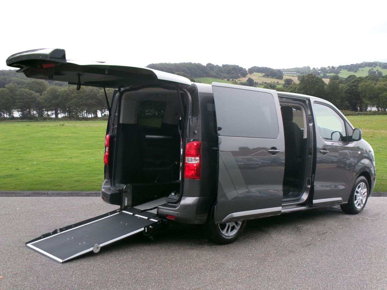 A 2019 CITROEN SPACETOURER 1.6 BlueHDi Business 5 seat McElmeel Conversion LOW MILES A 2019 CITROEN SPACETOURER 1.6 BlueHDi Business 5 seat McElmeel Conversion LOW MILES