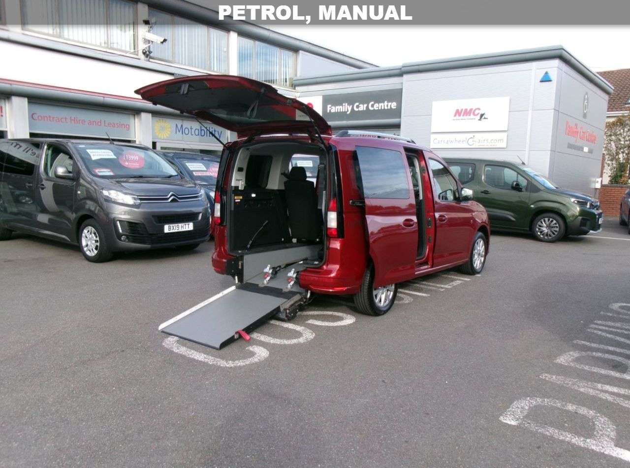 A 2023 FORD TOURNEO CONNECT 1.5 Titanium MPV 5dr Petrol Manual Euro 6 (s/s) (114 ps) Petrol, low mileag A 2023 FORD TOURNEO CONNECT 1.5 Titanium MPV 5dr Petrol Manual Euro 6 (s/s) (114 ps) Petrol, low mileag