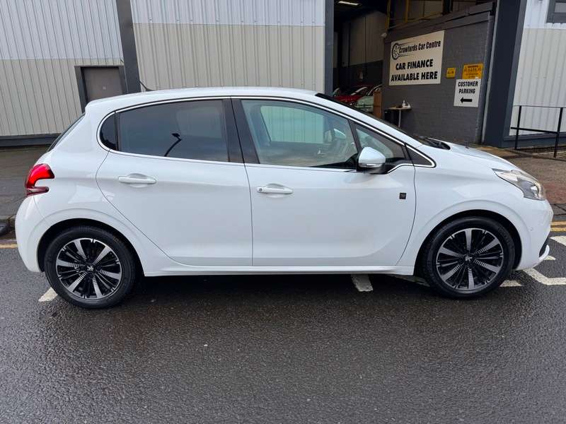 A 2019 PEUGEOT 208 1.2 PureTech 12V 82BHP Tech Edition Euro 6 **Smart Stylish High Spec Model** A 2019 PEUGEOT 208 1.2 PureTech 12V 82BHP Tech Edition Euro 6 **Smart Stylish High Spec Model**