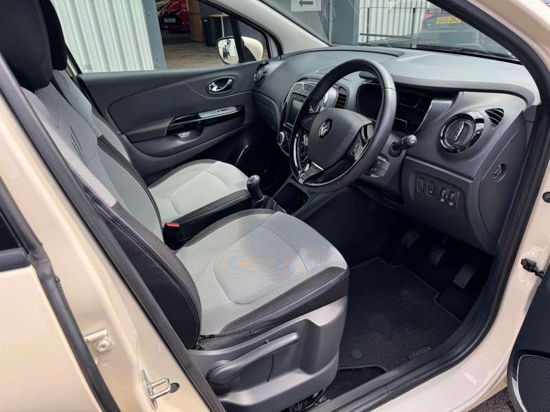 A 2014 RENAULT CAPTUR 0.9 TCe Energy 12V 90BHP Dynamique MediaNav **FULL Service History / £35 Yearly Road Tax** A 2014 RENAULT CAPTUR 0.9 TCe Energy 12V 90BHP Dynamique MediaNav **FULL Service History / £35 Yearly Road Tax**
