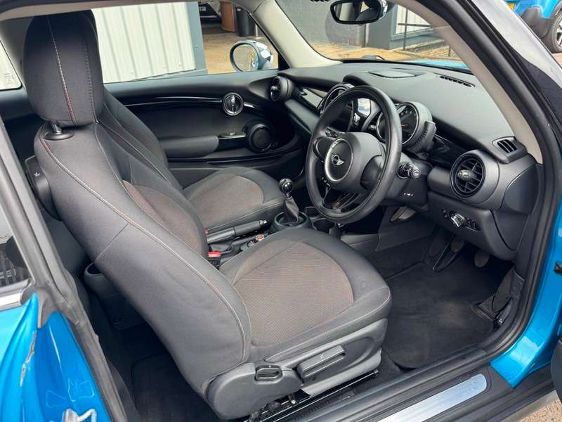A 2015 MINI HATCH 1.2i 12V 102BHP One Media Pack XL Euro 6 **£20 Yearly Road Tax / Averaging 62MPG** A 2015 MINI HATCH 1.2i 12V 102BHP One Media Pack XL Euro 6 **£20 Yearly Road Tax / Averaging 62MPG**