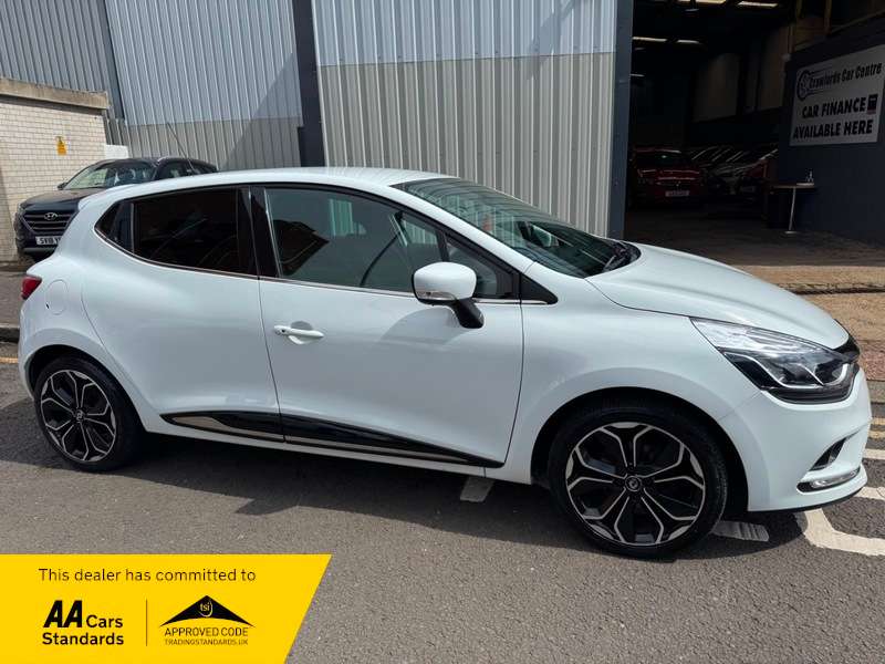 A 2018 RENAULT CLIO 0.9 TCe 12V 90BHP Euro 6 Iconic **FULL Service History / Smart Stylish High Spec Model** A 2018 RENAULT CLIO 0.9 TCe 12V 90BHP Euro 6 Iconic **FULL Service History / Smart Stylish High Spec Model**