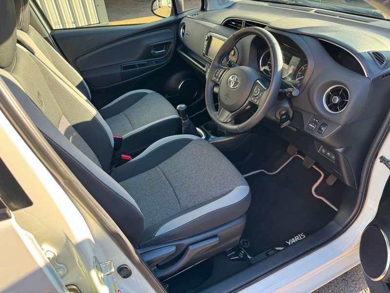 A 2019 TOYOTA YARIS 1.5 VVT-i 16V 110BHP Euro 6 Y20 **FULL Service History / Rare Smart & Stylish High Spec Model** A 2019 TOYOTA YARIS 1.5 VVT-i 16V 110BHP Euro 6 Y20 **FULL Service History / Rare Smart & Stylish High Spec Model**