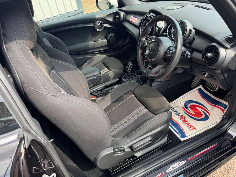 A 2020 MINI MINI Cooper Automatic 1.5i 12V 134BHP Euro 6 Sport Series II **John Cooper Works Styling Inside & Out** A 2020 MINI MINI Cooper Automatic 1.5i 12V 134BHP Euro 6 Sport Series II **John Cooper Works Styling Inside & Out**