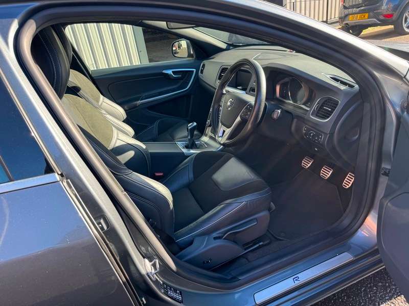 A 2017 VOLVO S60 2.0TD D2 16V 121BHP Euro 6 R-Design Nav **FULL Service History / Averaging 74MPG / Smart Stylish High Spec Model** A 2017 VOLVO S60 2.0TD D2 16V 121BHP Euro 6 R-Design Nav **FULL Service History / Averaging 74MPG / Smart Stylish High Spec Model**