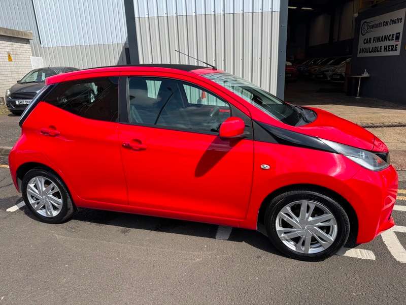 A 2015 TOYOTA AYGO 1.0 VVT-i 12V 69BHP X-Pression X-Wave X-Tra Convenience INstyle X-Nav **FULL Service History / £20 Yearly Road Tax** A 2015 TOYOTA AYGO 1.0 VVT-i 12V 69BHP X-Pression X-Wave X-Tra Convenience INstyle X-Nav **FULL Service History / £20 Yearly Road Tax**