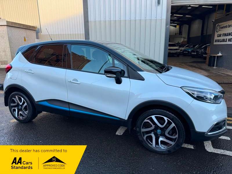 A 2017 RENAULT CAPTUR 1.5dCi Energy 8V 90BHP Euro 6 Iconic II Nav **FULL Service History / Rare Smart Stylish High Spec Model** A 2017 RENAULT CAPTUR 1.5dCi Energy 8V 90BHP Euro 6 Iconic II Nav **FULL Service History / Rare Smart Stylish High Spec Model**