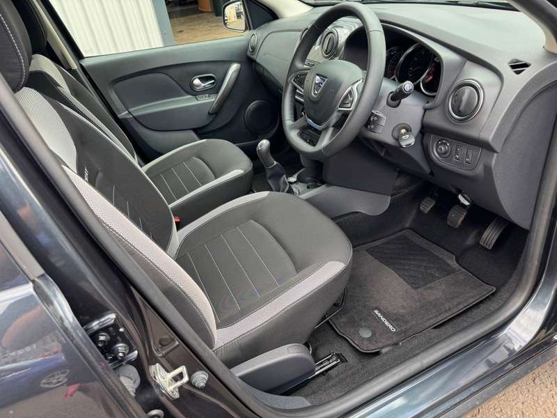 A 2018 DACIA SANDERO STEPWAY 0.9 TCe 12V 90BHP Euro 6 Comfort **ONE Owner / FULL Service History / Smart Stylish High Spec Model** A 2018 DACIA SANDERO STEPWAY 0.9 TCe 12V 90BHP Euro 6 Comfort **ONE Owner / FULL Service History / Smart Stylish High Spec Model**