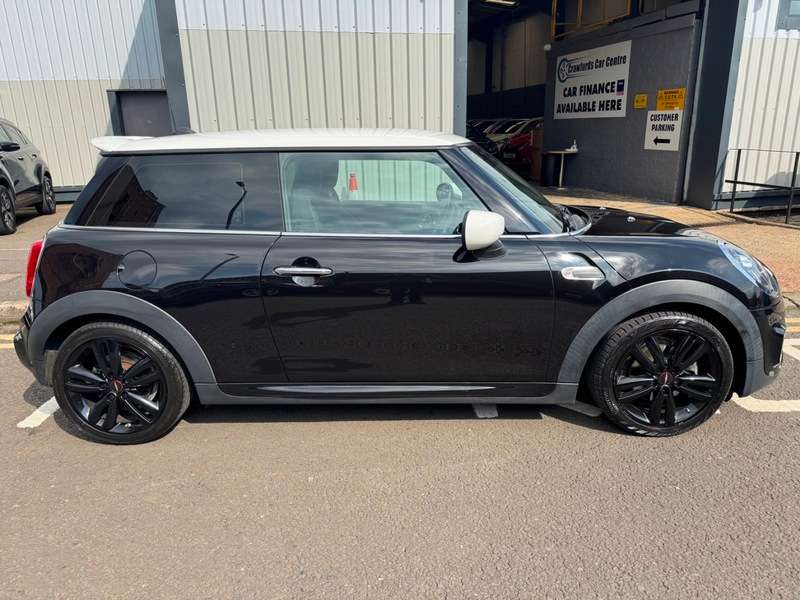 A 2020 MINI MINI Cooper Automatic 1.5i 12V 134BHP Euro 6 Sport Series II **John Cooper Works Styling Inside & Out** A 2020 MINI MINI Cooper Automatic 1.5i 12V 134BHP Euro 6 Sport Series II **John Cooper Works Styling Inside & Out**