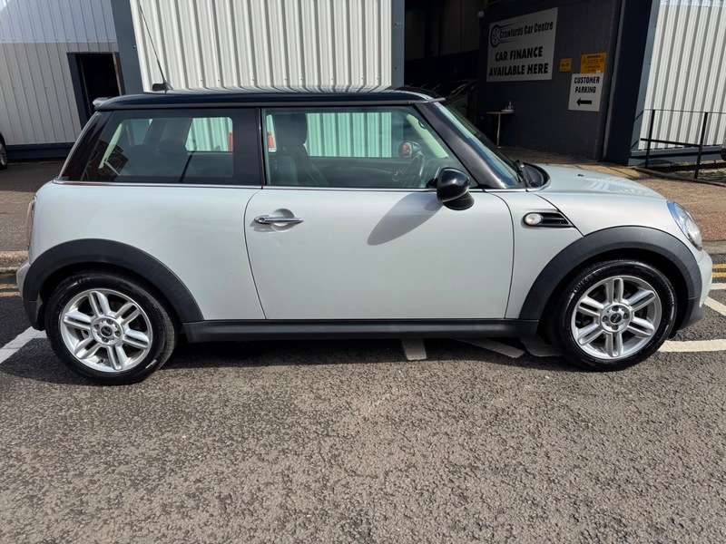 A 2012 MINI COOPER 1.6i 16V 122BHP Cooper Chili Pack **FULL Service History / Smart Stylish High Spec Stylish Model** A 2012 MINI COOPER 1.6i 16V 122BHP Cooper Chili Pack **FULL Service History / Smart Stylish High Spec Stylish Model**