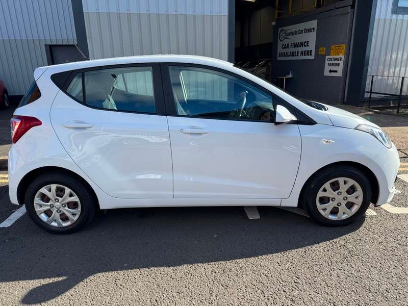 A 2015 HYUNDAI I10 1.0i 12V 66BHP Euro 6 SE **FULL Service History / LOW Mileage / £20 Yearly Road Tax / Averaging 60MPG** A 2015 HYUNDAI I10 1.0i 12V 66BHP Euro 6 SE **FULL Service History / LOW Mileage / £20 Yearly Road Tax / Averaging 60MPG**