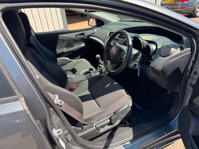 A 2017 HONDA CIVIC 1.4i-VTEC 16V 100BHP SE Plus Navi **FULL Service History / Smart Stylish High Spec Model** A 2017 HONDA CIVIC 1.4i-VTEC 16V 100BHP SE Plus Navi **FULL Service History / Smart Stylish High Spec Model**