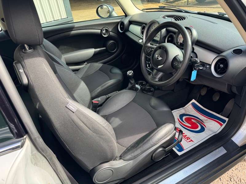 A 2012 MINI COOPER 1.6i 16V 122BHP Cooper Chili Pack **FULL Service History / Smart Stylish High Spec Stylish Model** A 2012 MINI COOPER 1.6i 16V 122BHP Cooper Chili Pack **FULL Service History / Smart Stylish High Spec Stylish Model**
