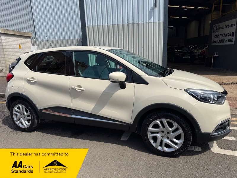A 2014 RENAULT CAPTUR 0.9 TCe Energy 12V 90BHP Dynamique MediaNav **FULL Service History / £35 Yearly Road Tax** A 2014 RENAULT CAPTUR 0.9 TCe Energy 12V 90BHP Dynamique MediaNav **FULL Service History / £35 Yearly Road Tax**