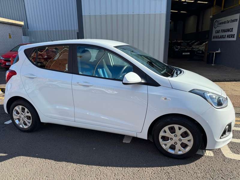 A 2015 HYUNDAI I10 1.0i 12V 66BHP Euro 6 SE **FULL Service History / LOW Mileage / £20 Yearly Road Tax / Averaging 60MPG** A 2015 HYUNDAI I10 1.0i 12V 66BHP Euro 6 SE **FULL Service History / LOW Mileage / £20 Yearly Road Tax / Averaging 60MPG**
