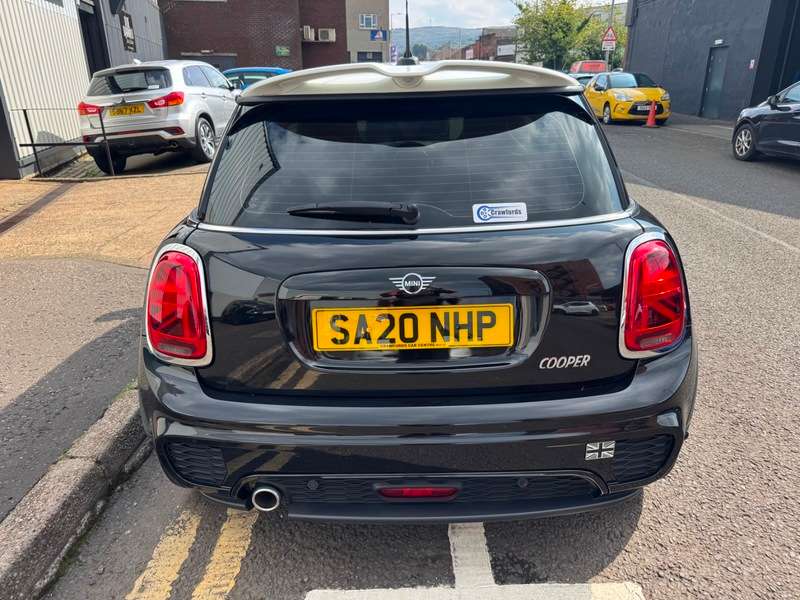 A 2020 MINI MINI Cooper Automatic 1.5i 12V 134BHP Euro 6 Sport Series II **John Cooper Works Styling Inside & Out** A 2020 MINI MINI Cooper Automatic 1.5i 12V 134BHP Euro 6 Sport Series II **John Cooper Works Styling Inside & Out**