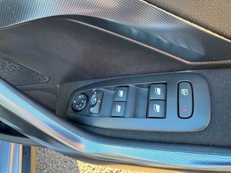 2018 PEUGEOT 2008 2018 PEUGEOT 2008