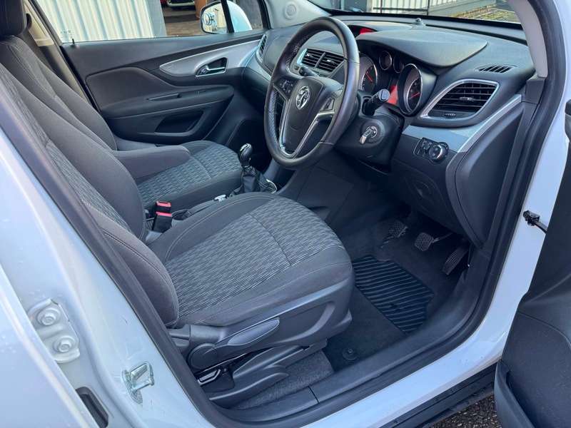 A 2014 VAUXHALL MOKKA 1.6i 16V 115BHP Exclusiv **LOW Mileage / Smart Stylish High Spec Model** A 2014 VAUXHALL MOKKA 1.6i 16V 115BHP Exclusiv **LOW Mileage / Smart Stylish High Spec Model**
