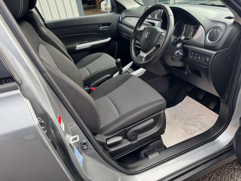 A 2018 SUZUKI VITARA 1.6i 16V 120BHP Euro 6 SZ-T ALLGRIP 4WD **FULL Service History / Smart Stylish High Spec Model** A 2018 SUZUKI VITARA 1.6i 16V 120BHP Euro 6 SZ-T ALLGRIP 4WD **FULL Service History / Smart Stylish High Spec Model**