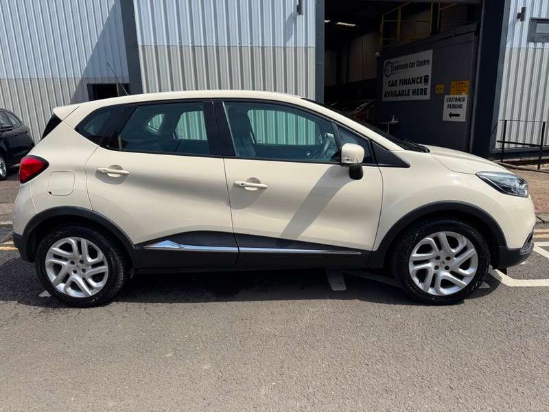 A 2014 RENAULT CAPTUR 0.9 TCe Energy 12V 90BHP Dynamique MediaNav **FULL Service History / £35 Yearly Road Tax** A 2014 RENAULT CAPTUR 0.9 TCe Energy 12V 90BHP Dynamique MediaNav **FULL Service History / £35 Yearly Road Tax**
