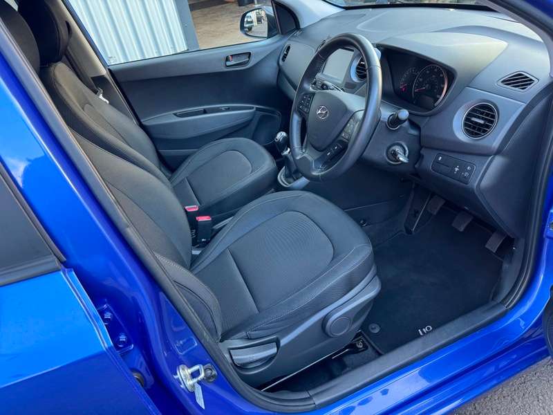 A 2019 HYUNDAI I10 1.0i 12V 68BHP Euro 6 Play **FULL Service History** A 2019 HYUNDAI I10 1.0i 12V 68BHP Euro 6 Play **FULL Service History**