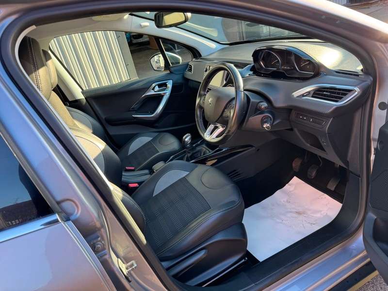 A 2018 PEUGEOT 2008 1.2 PureTech 12V 82BHP Allure SUV Euro 6 **FULL Service History / LOW Mileage / Smart High Spec Model** A 2018 PEUGEOT 2008 1.2 PureTech 12V 82BHP Allure SUV Euro 6 **FULL Service History / LOW Mileage / Smart High Spec Model**