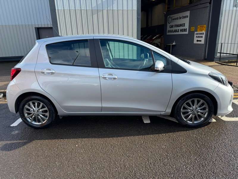 A 2017 TOYOTA YARIS 1.4D-4D 16V 90BHP Euro 6 Icon **FULL Service History / £20 Yearly Road Tax / Averaging 81MPG** A 2017 TOYOTA YARIS 1.4D-4D 16V 90BHP Euro 6 Icon **FULL Service History / £20 Yearly Road Tax / Averaging 81MPG**