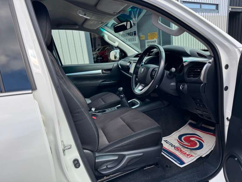 A 2018 TOYOTA HILUX Double Cab Pickup 2.4D-D4 16V 150BHP Euro 6 Invincible A 2018 TOYOTA HILUX Double Cab Pickup 2.4D-D4 16V 150BHP Euro 6 Invincible