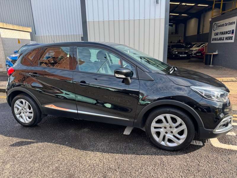 A 2017 RENAULT CAPTUR Automatic 1.5dCi Energy 8V 90BHP Euro 6 Dynamique Nav **ONE Owner (Pre-Reg) / FULL Service History** A 2017 RENAULT CAPTUR Automatic 1.5dCi Energy 8V 90BHP Euro 6 Dynamique Nav **ONE Owner (Pre-Reg) / FULL Service History**