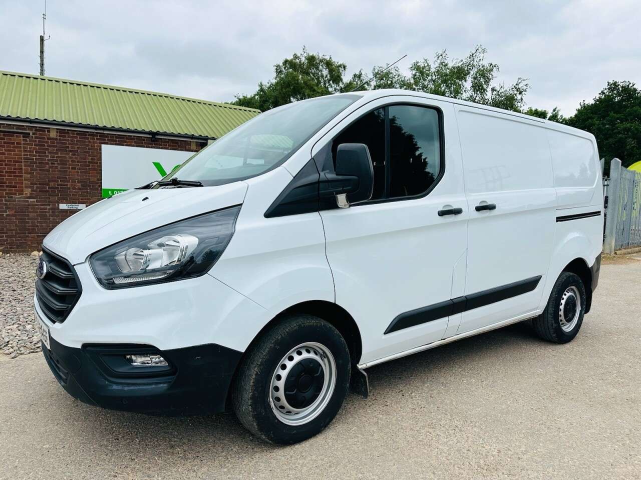 A 2021 FORD TRANSIT CUSTOM 2.0 300 EcoBlue Leader Panel Van 5dr Diesel Manual L1 H1 Euro 6 (s/s) (105 A 2021 FORD TRANSIT CUSTOM 2.0 300 EcoBlue Leader Panel Van 5dr Diesel Manual L1 H1 Euro 6 (s/s) (105