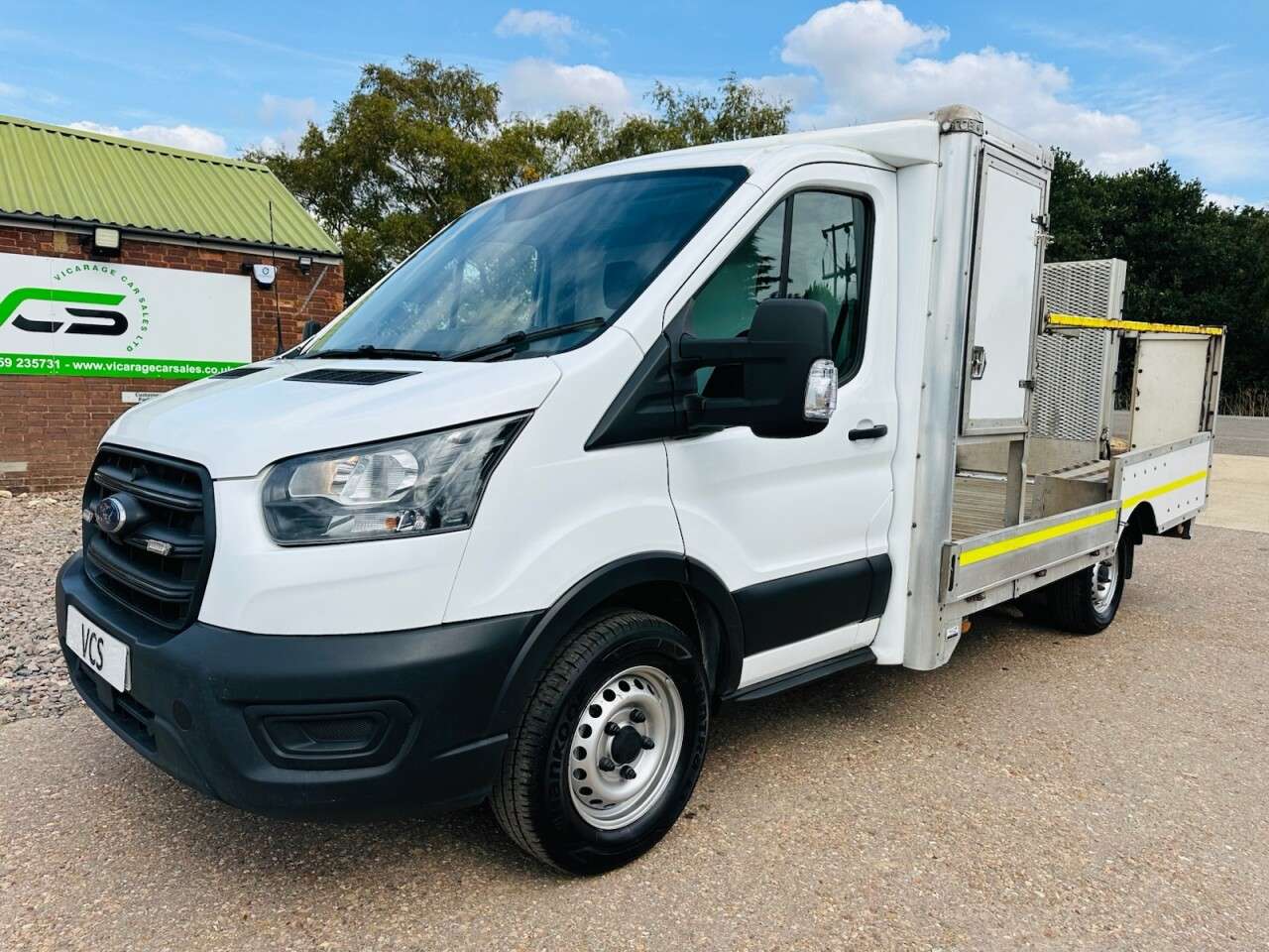 A 2021 FORD TRANSIT 2.0 350 EcoBlue Leader Chassis Cab 2dr Diesel Manual FWD L3 Euro 6 (s/s) (1 A 2021 FORD TRANSIT 2.0 350 EcoBlue Leader Chassis Cab 2dr Diesel Manual FWD L3 Euro 6 (s/s) (1