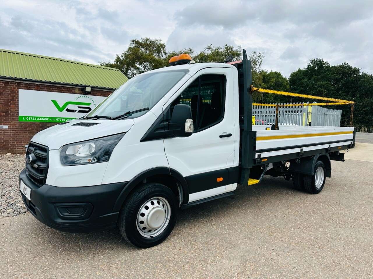 A 2021 FORD TRANSIT 2.0 350 EcoBlue HD Leader Chassis Cab 2dr Diesel Manual RWD L4 Euro 6 (s/s) A 2021 FORD TRANSIT 2.0 350 EcoBlue HD Leader Chassis Cab 2dr Diesel Manual RWD L4 Euro 6 (s/s)